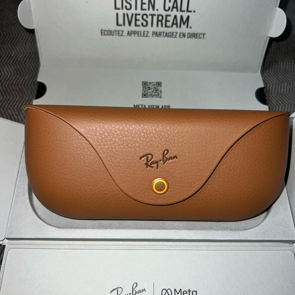 Ray-Ban Wayfarer Matte Black Sunglasses - Picture 8 of 9